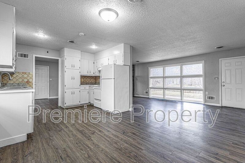 7607 E 110th St - Photo 2 of 16