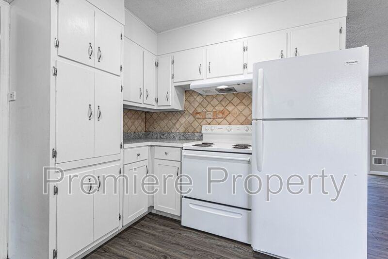 7607 E 110th St - Photo 5 of 16