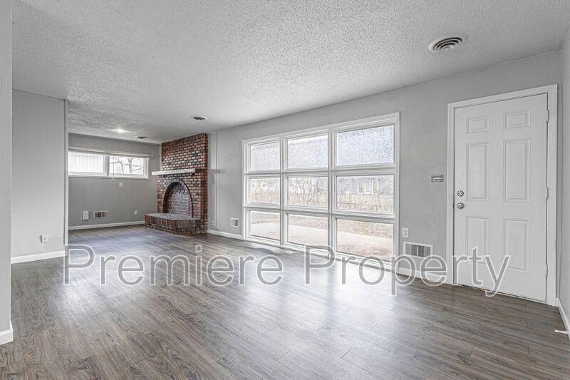 7607 E 110th St - Photo 7 of 16