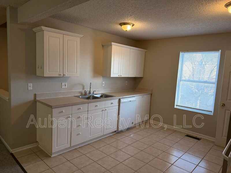 5644 N Anita Ave - Photo 5 of 19