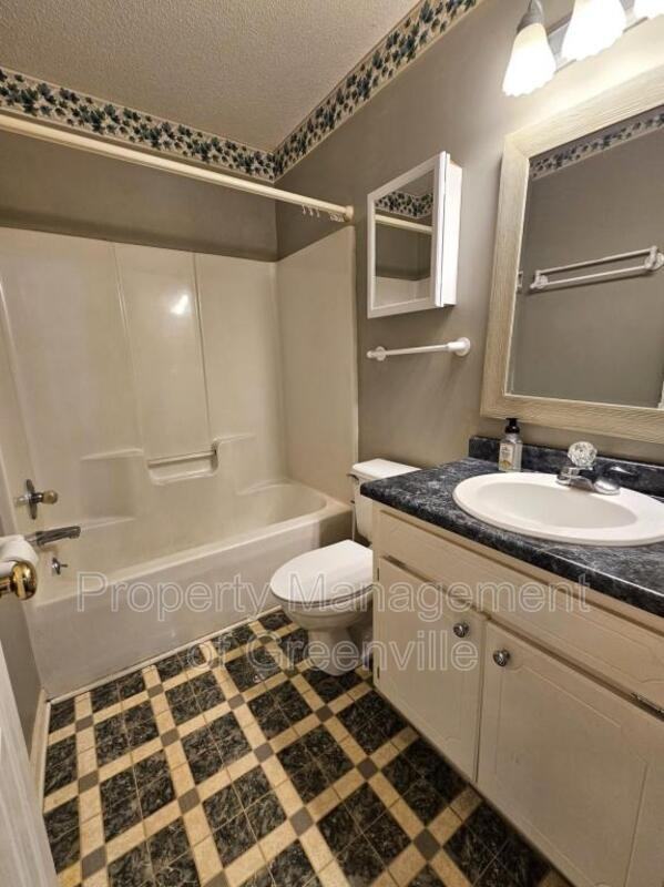 107 Fowler St - Photo 3 of 18