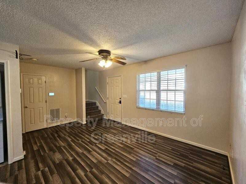 107 Fowler St - Photo 4 of 18