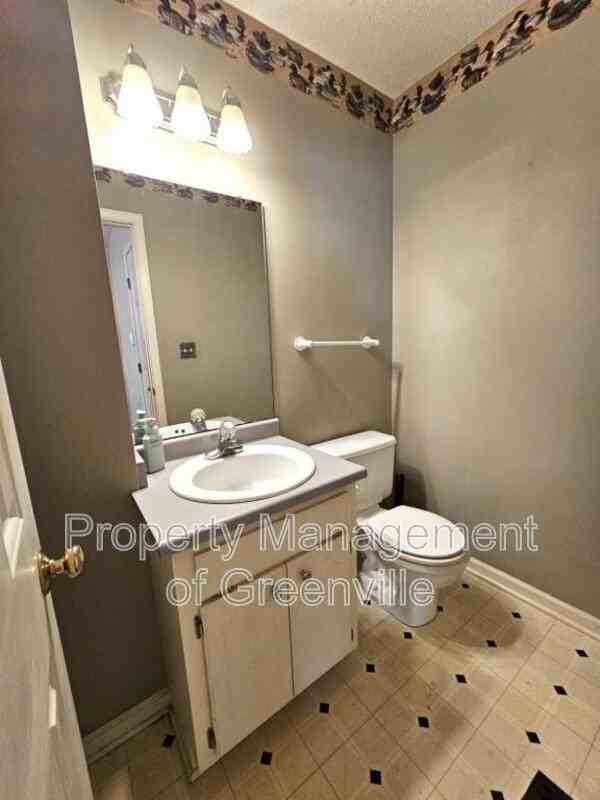 107 Fowler St - Photo 5 of 18