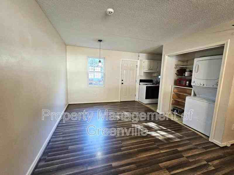 107 Fowler St - Photo 6 of 18