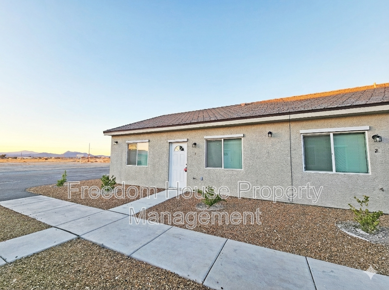 1111 Sixshooter Ave - Photo 3 of 29