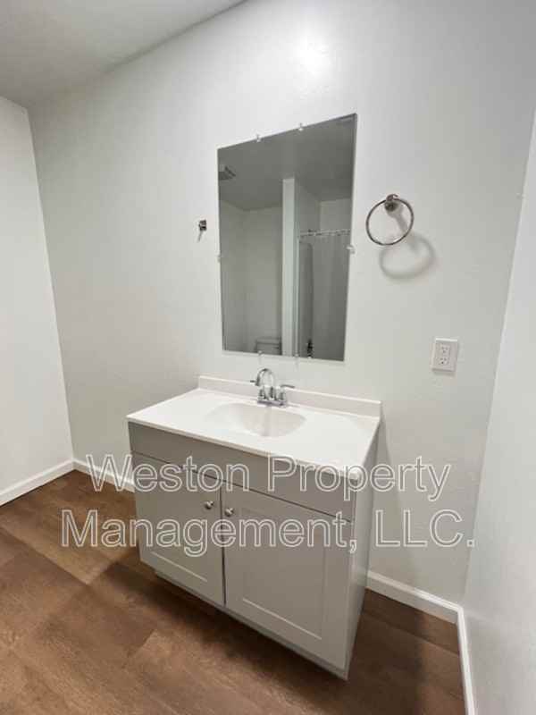 1823 E Rutgers Ave - Photo 7 of 8