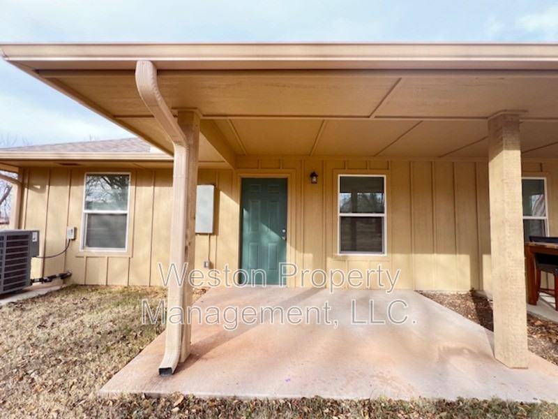 1823 E Rutgers Ave - Photo 2 of 7