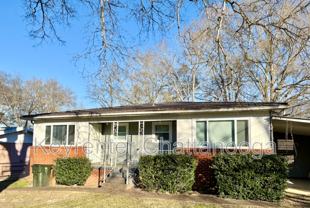 221 Robert E Lee St #A - Photo 1 of 1