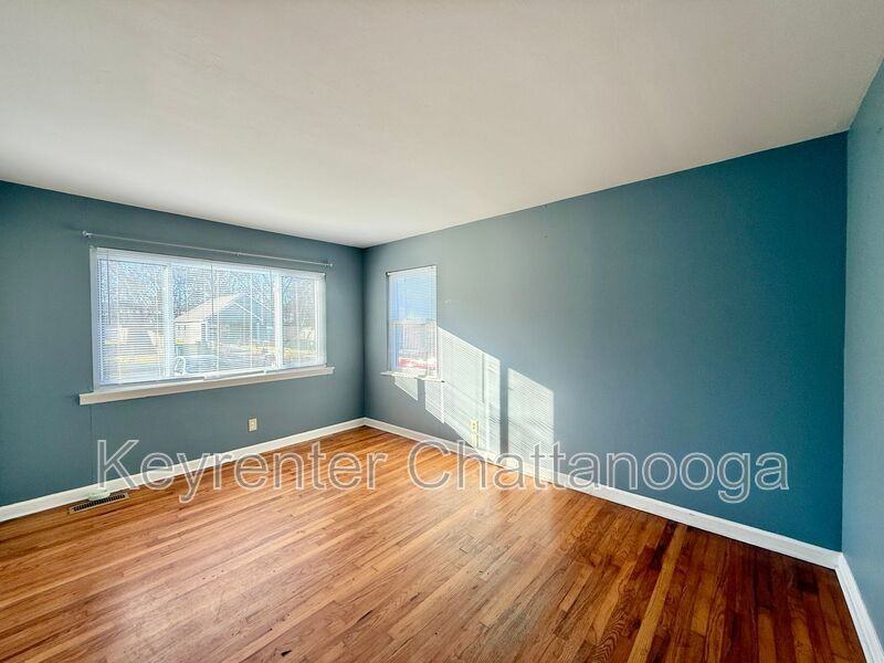 221 Robert E Lee St #A - Photo 2 of 9