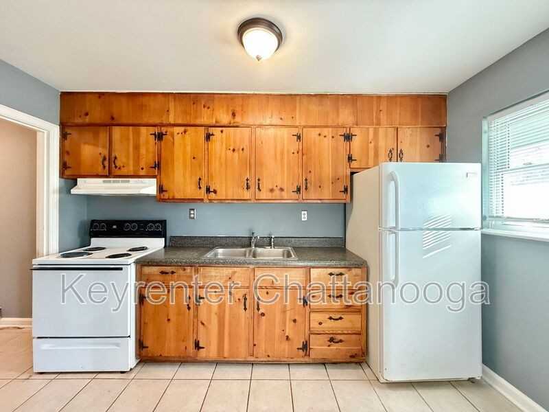 221 Robert E Lee St #A - Photo 3 of 9