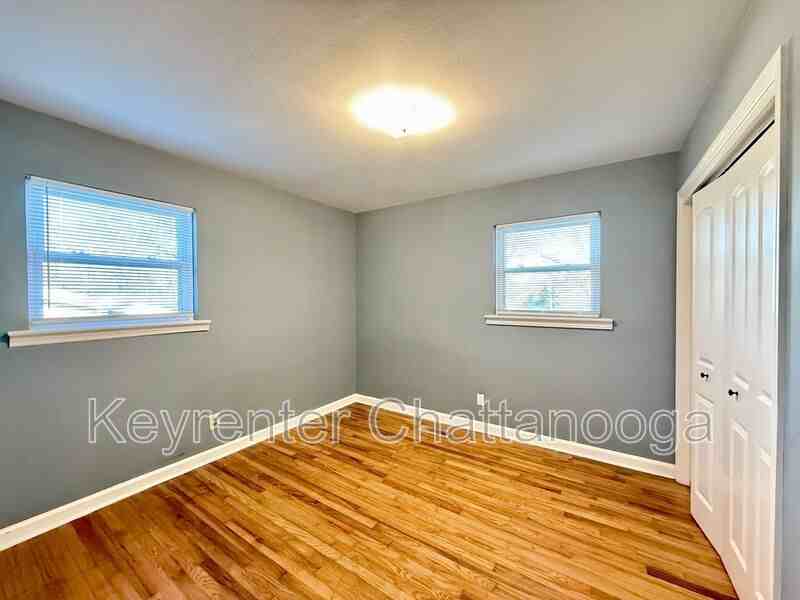 221 Robert E Lee St #A - Photo 5 of 9