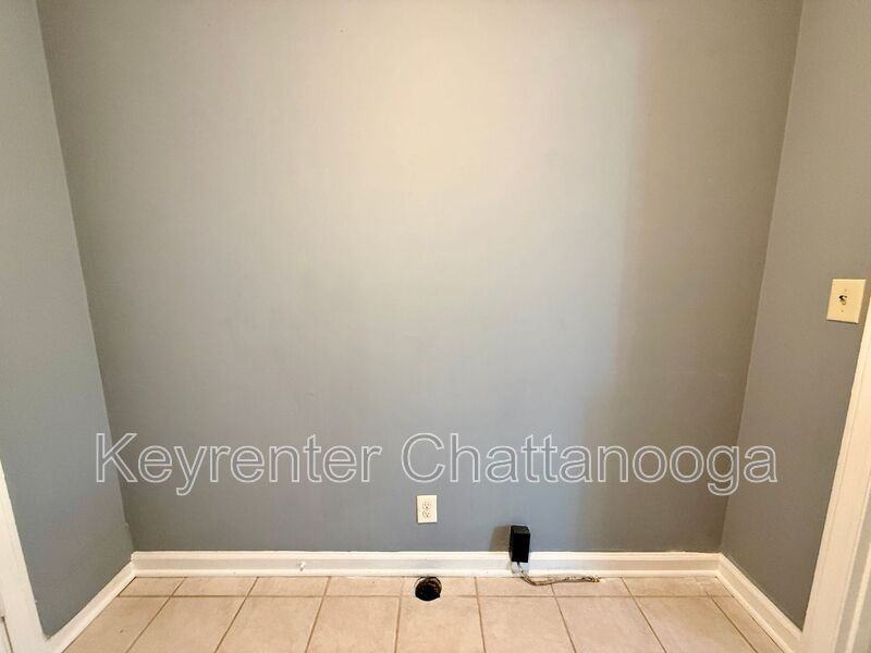 221 Robert E Lee St #A - Photo 6 of 9