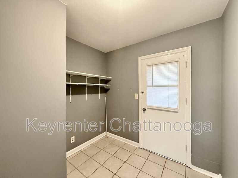 221 Robert E Lee St #A - Photo 7 of 9