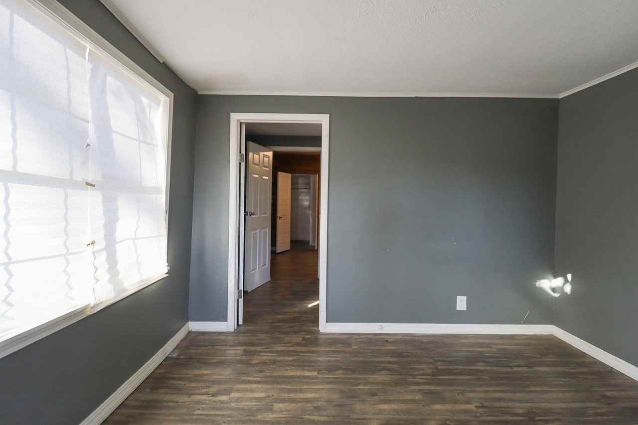 3411 1/2 E 5th Pl - Photo 3 of 15