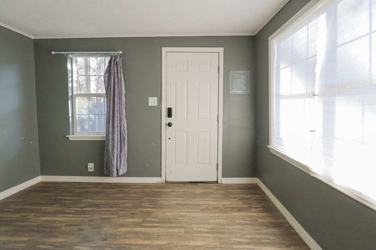 3411 1/2 E 5th Pl - Photo 4 of 15