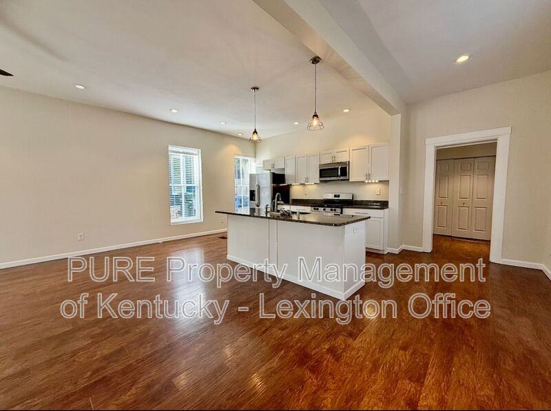 611 N Broadway - Photo 3 of 27