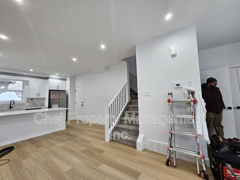 10698 61 St Nw #UP - Photo 4 of 23