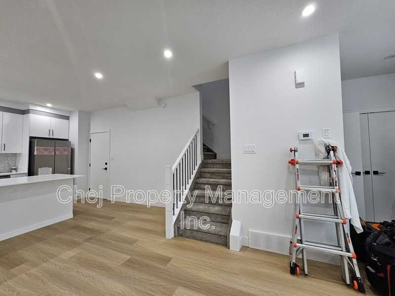 10698 61 St Nw #UP - Photo 5 of 23