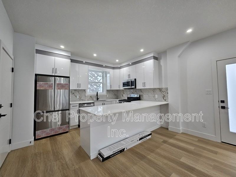 10698 61 St Nw #UP - Photo 6 of 23