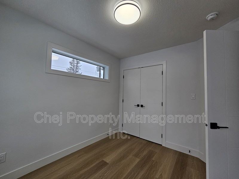 10698 61 St Nw #LOW - Photo 2 of 4