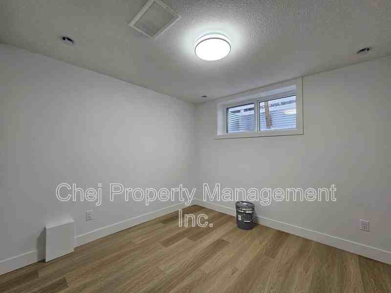 10698 61 St Nw #LOW - Photo 3 of 4