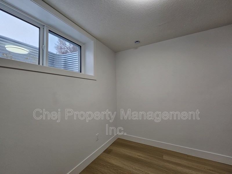 10698 61 St Nw #LOW - Photo 4 of 4