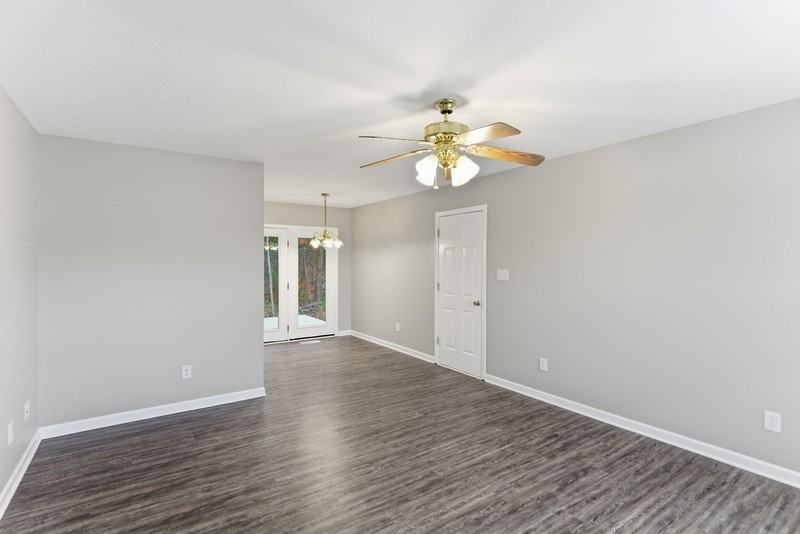 2806 Wendi Ann Dr - Photo 2 of 10