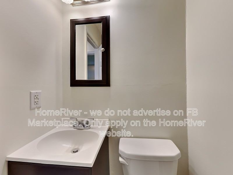 514 E Washington St #B - Photo 5 of 15