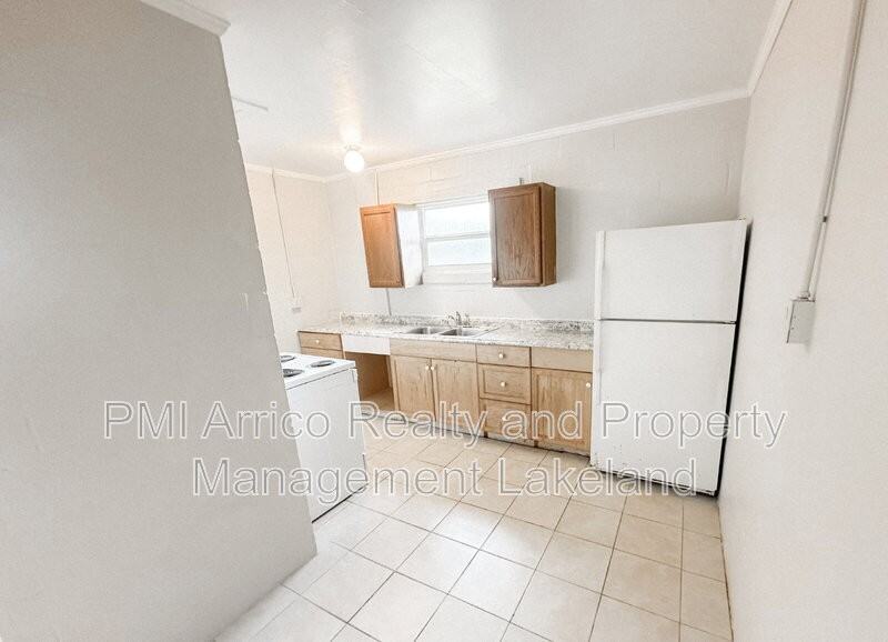 324 Pearl St #2 - Photo 5 of 19