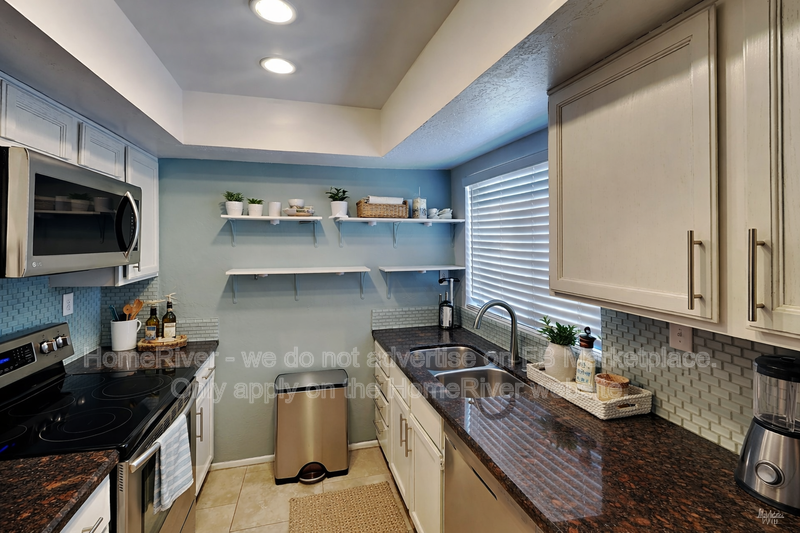 2010 N 51st Way - Photo 4 of 29