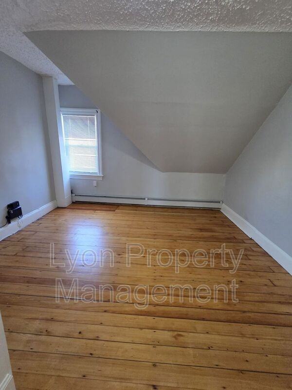 15 Woodbine St #3 - Photo 6 of 17