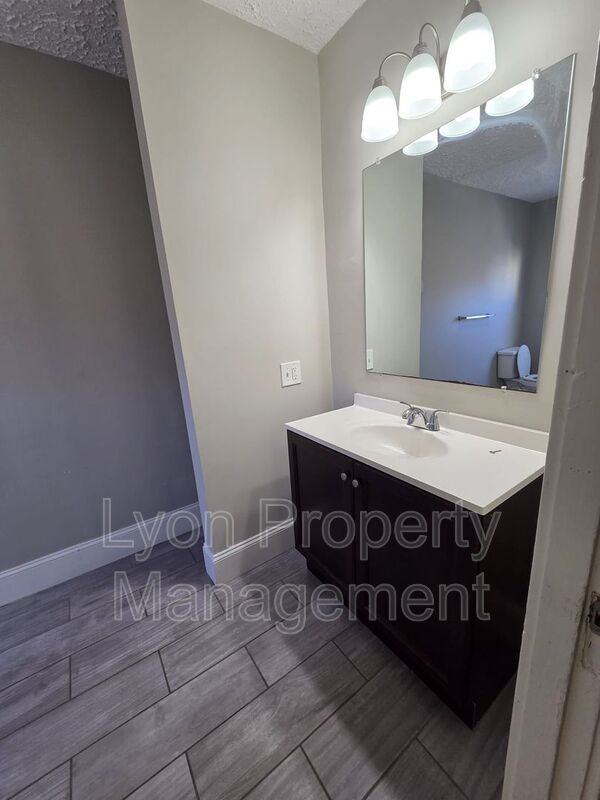 15 Woodbine St #3 - Photo 5 of 17