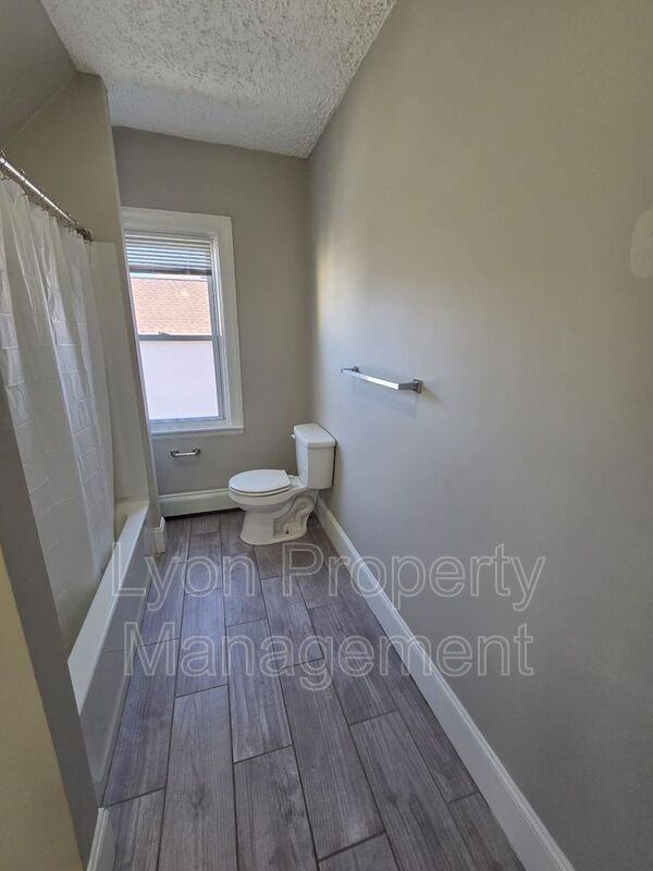 15 Woodbine St #3 - Photo 4 of 17