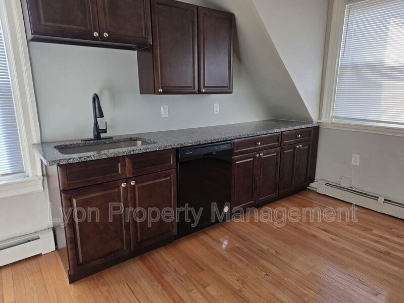 15 Woodbine St #3 - Photo 2 of 17