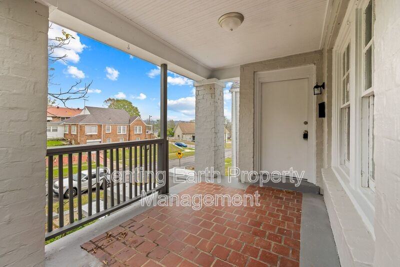 612 12th St W - Photo 5 of 17