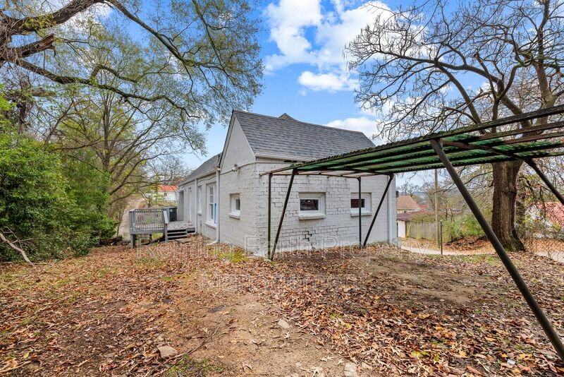 612 12th St W - Photo 6 of 17