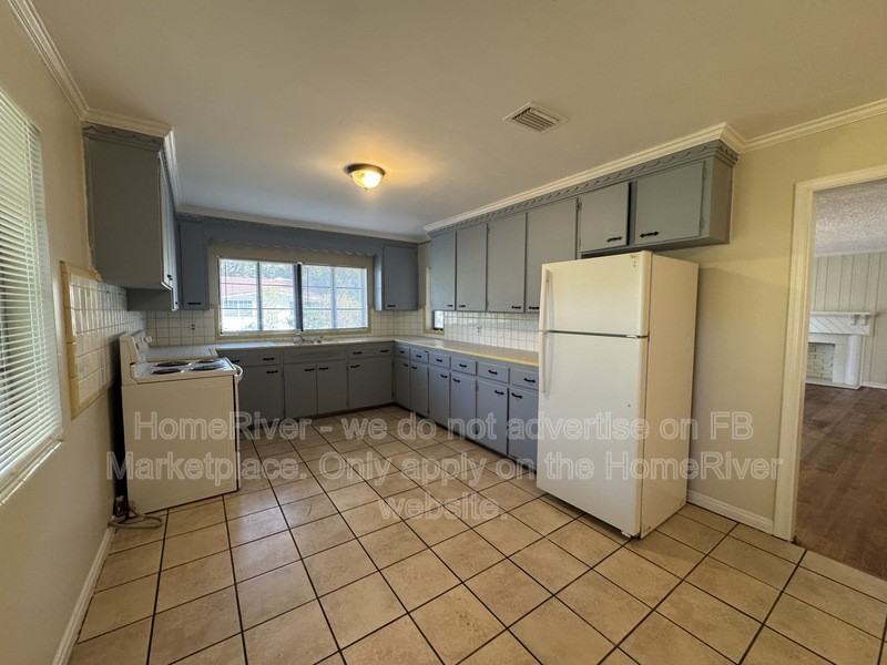 676 Fern St - Photo 4 of 21