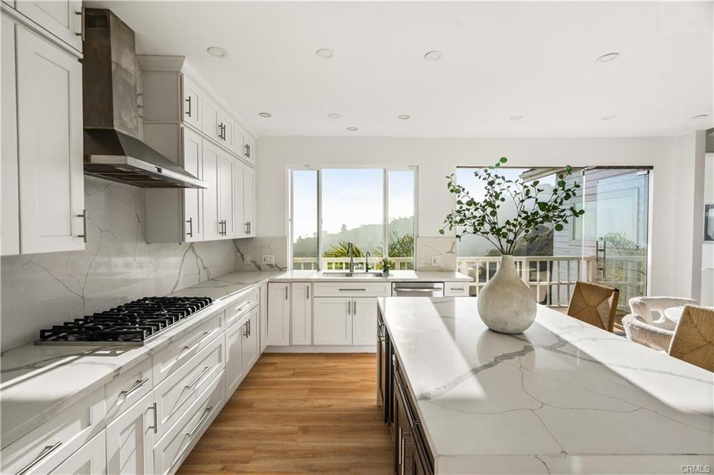 2019 Sunset Plaza Dr - Photo 7 of 48