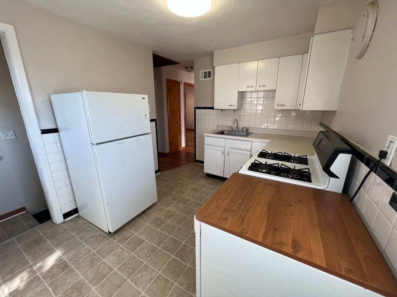 1509 Collins Ave - Photo 2 of 14