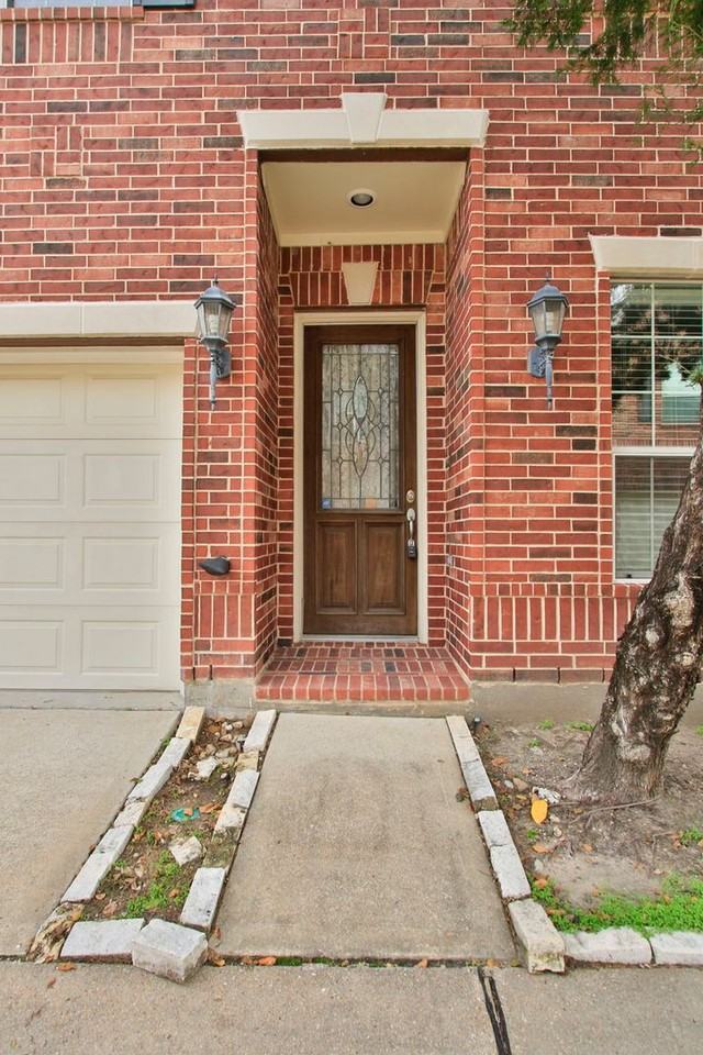 1515 Olive Park - Photo 4 of 44