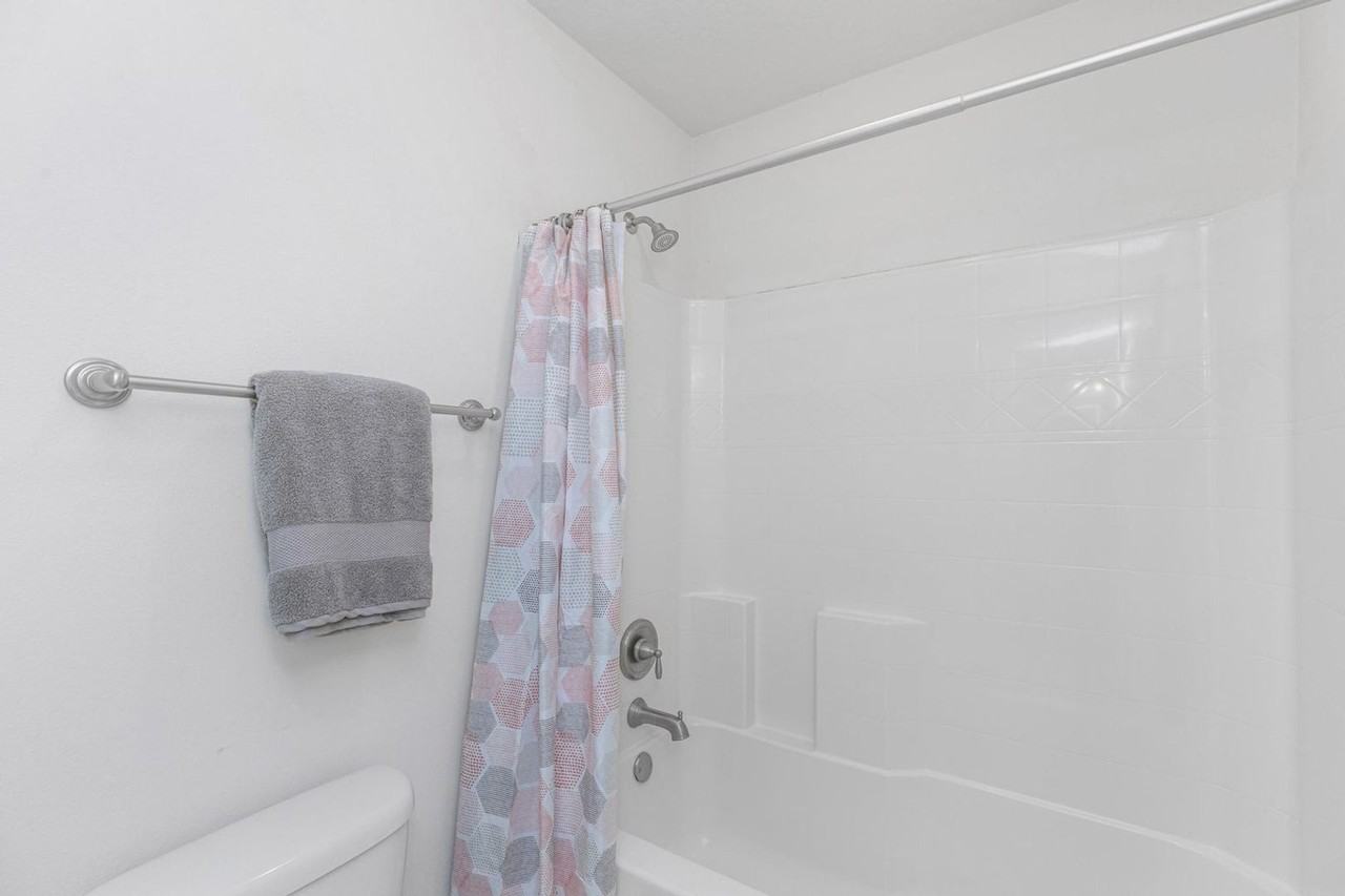 142 Pin Oak Loop - Photo 2 of 40