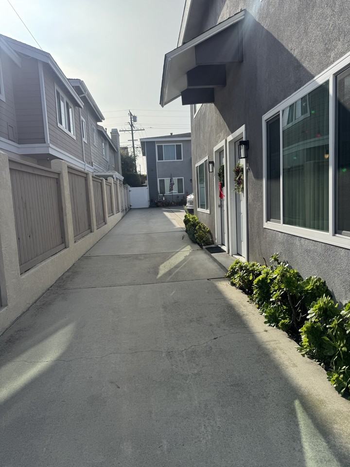 2212 Voorhees Ave. - Photo 4 of 12