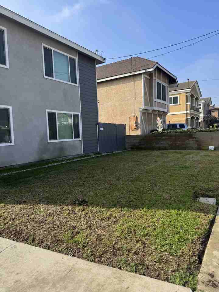 2212 Voorhees Ave. - Photo 6 of 12