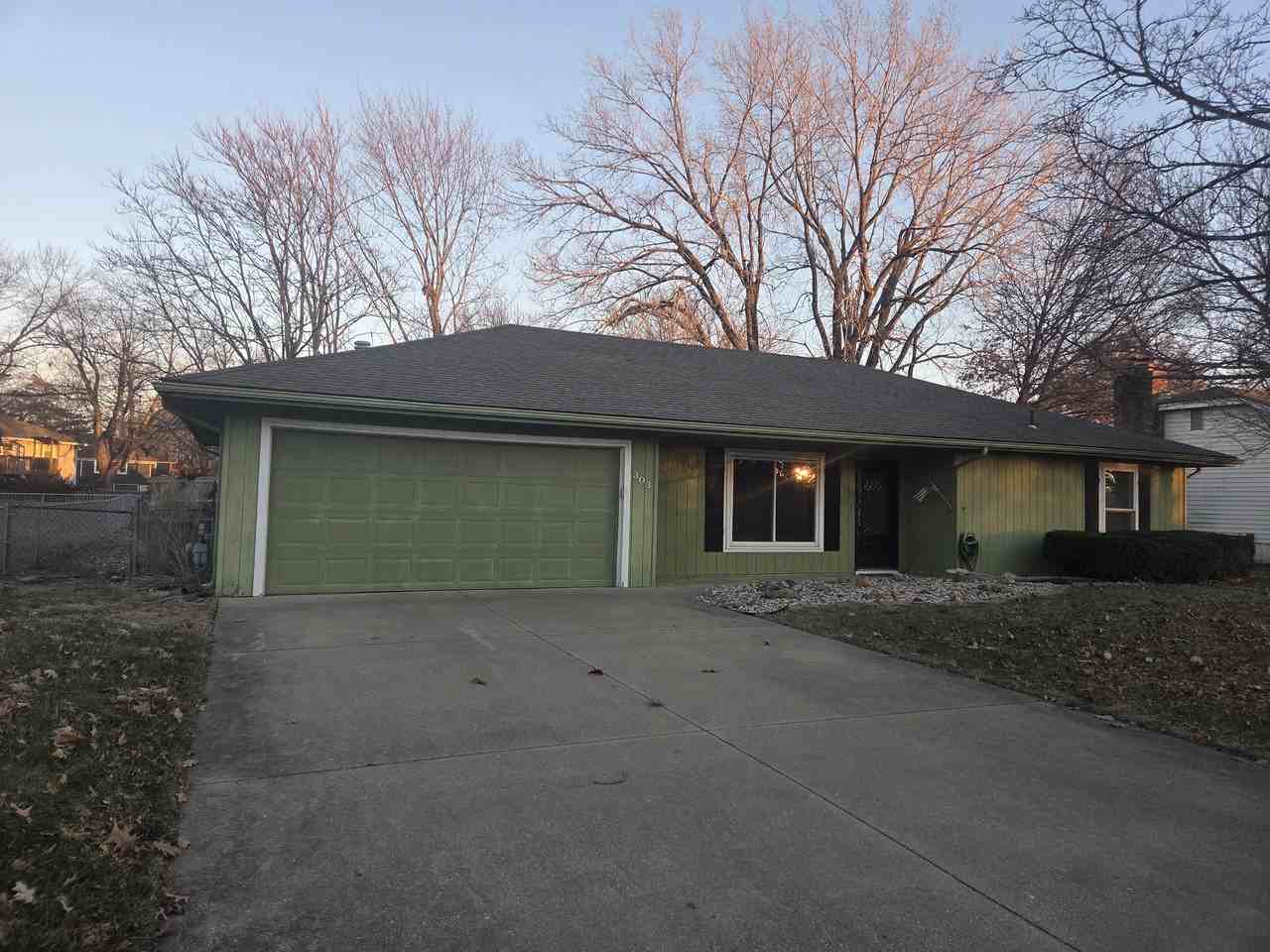 303 Sw Pryor Rd - Photo 2 of 25