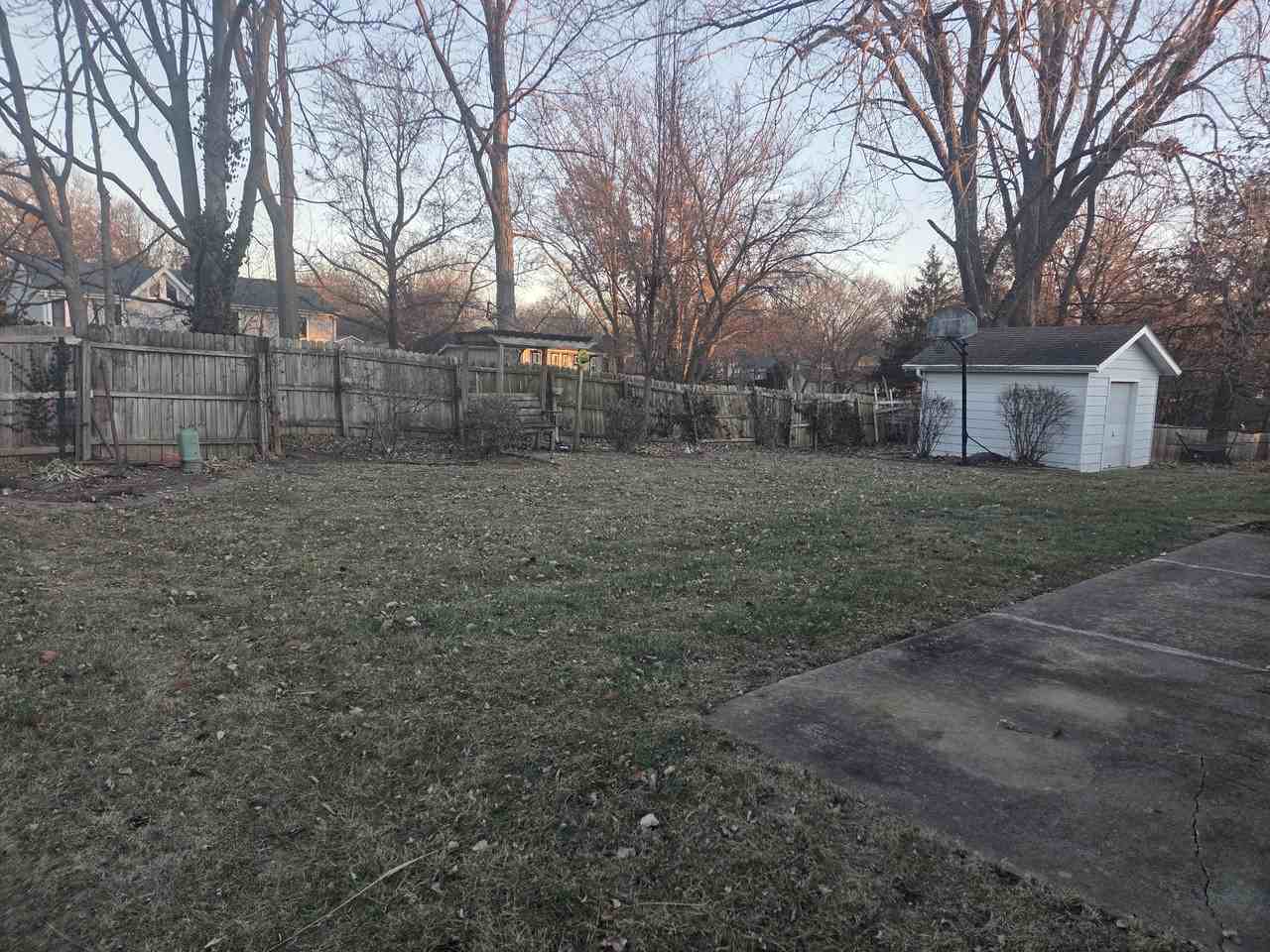 303 Sw Pryor Rd - Photo 3 of 25