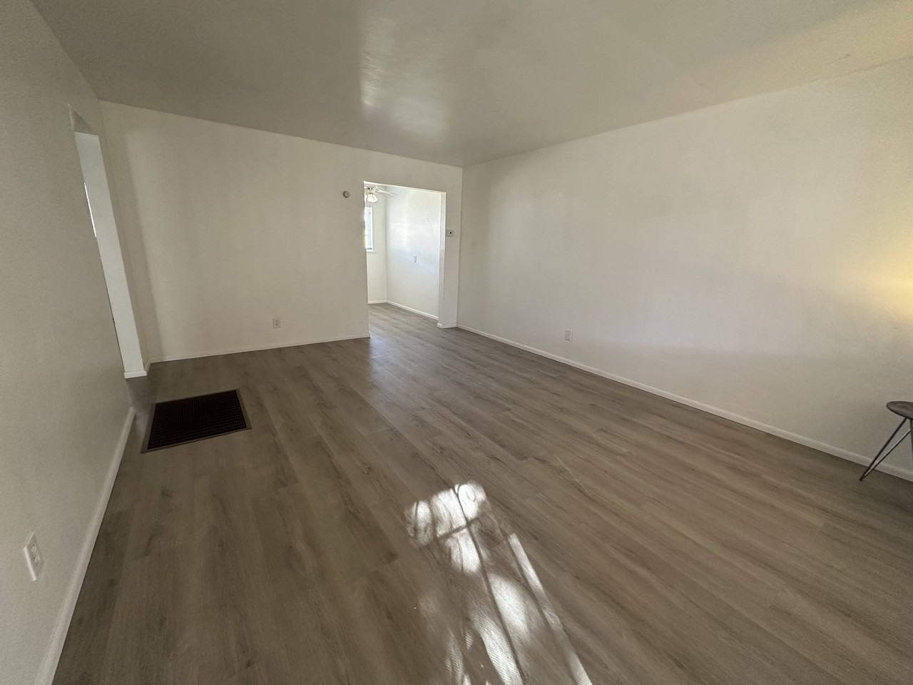 430 Monroe St Ne - Photo 6 of 23