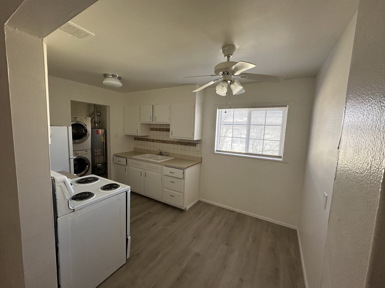 430 Monroe St Ne - Photo 7 of 23