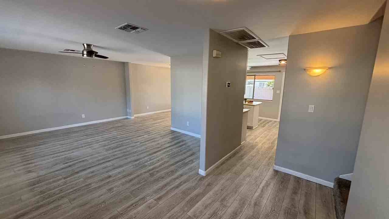 8625 E Valley View Rd - Photo 3 of 29