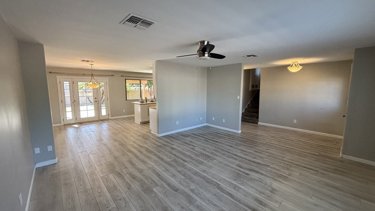 8625 E Valley View Rd - Photo 4 of 29