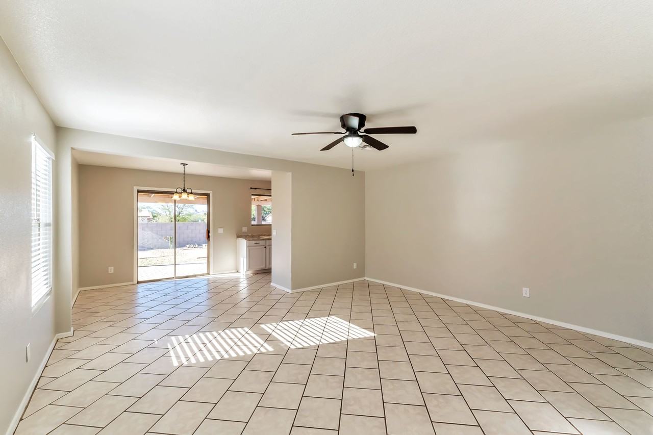 6244 S Sarah Elizabeth Dr - Photo 3 of 24